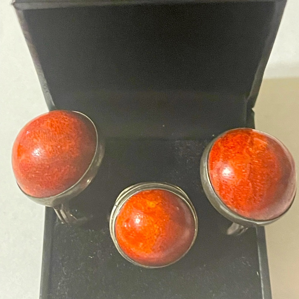 Women earrings and ring